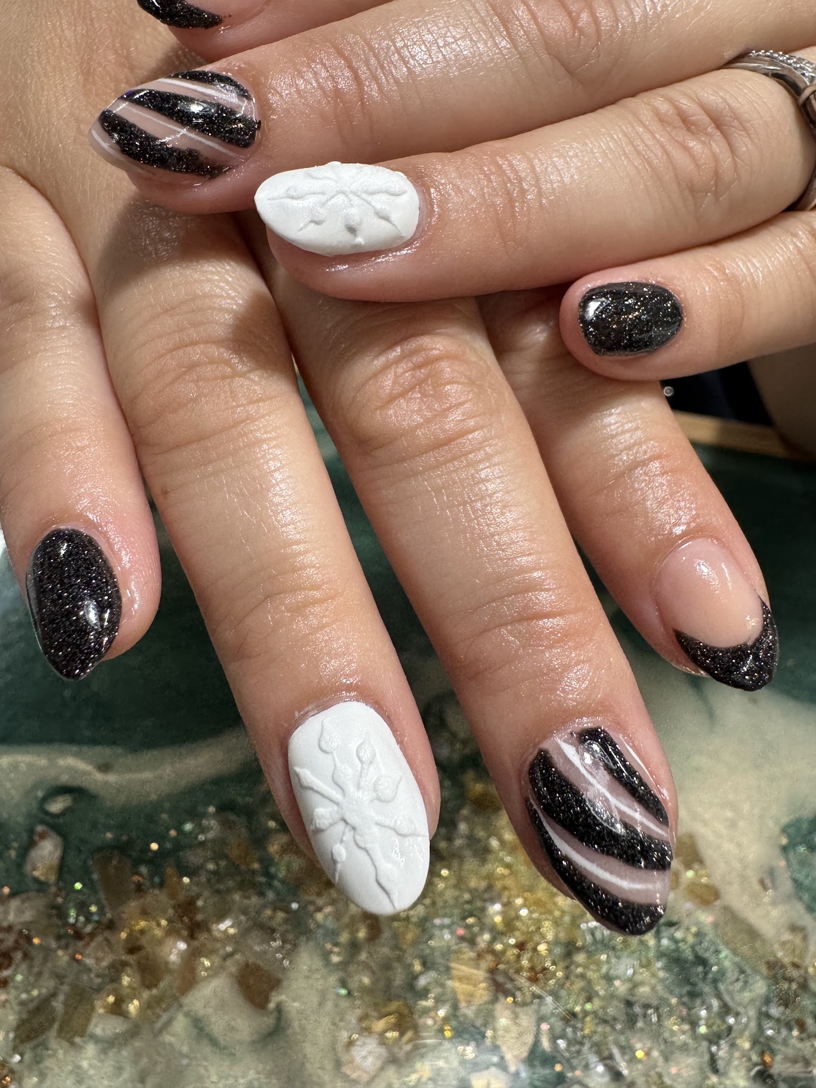 Urban Hippie Nail Lounge & Co. nail photo 4